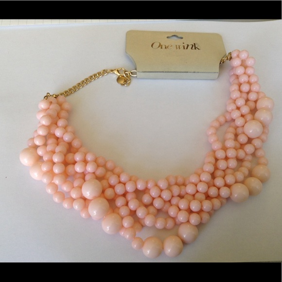 Jewelry - Pink faux bead necklace